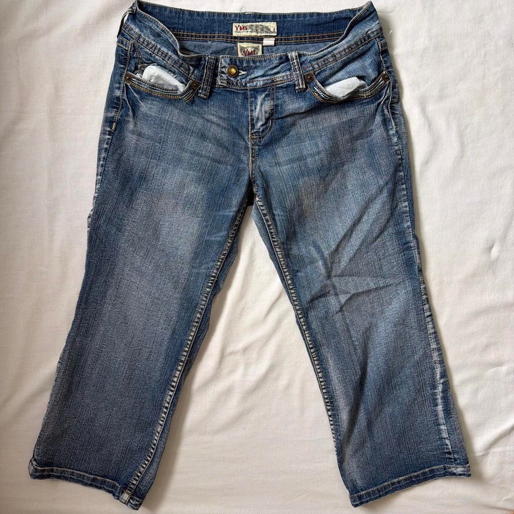 Low-rise Y2K VMI Angel Wings Capri Jeans
